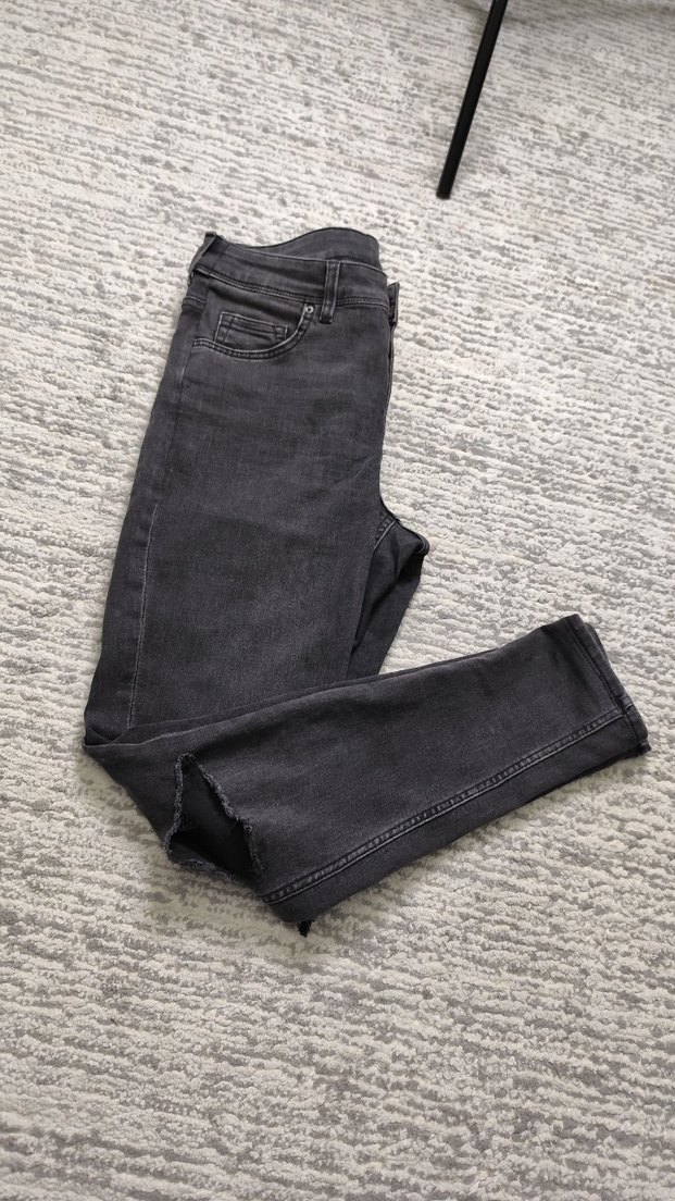 H&M Marka Diz Yırtık Detaylı Gri Kadın Denim Pantolon - Görsel 3