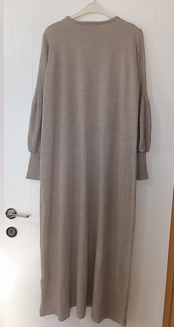 Bej Uzun Kollu Rahat Kesim Elbise - Görsel 3
