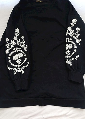 Siyah Nakışlı Kadın Sweatshirt