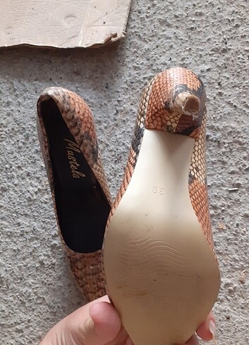 39 Beden Yılan derisi desenli topuklu ayakkabı 