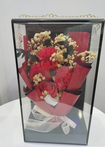Beden Kırmızı Çiçekli Dekoratif Çerçeve