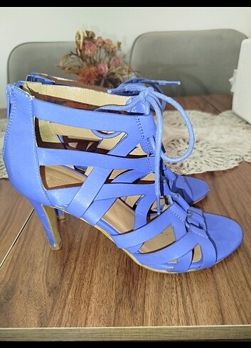 38 Beden mavi Renk Derimod yazlık stiletto
