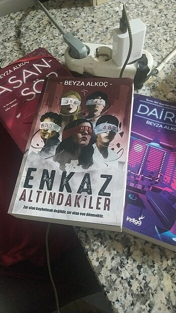 Üç kitap enkaz daire 7 asansör 