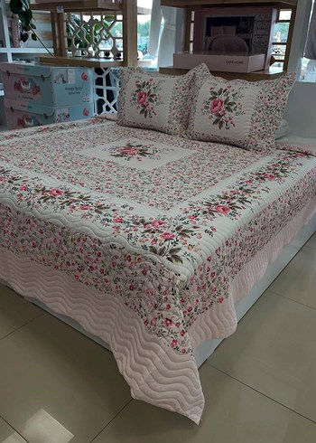 English Home Pastel Çiçek Desenli Beyaz Yatak Örtüsü