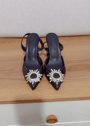 siyah taşlı topuklu ayakkabı - Görsel 2