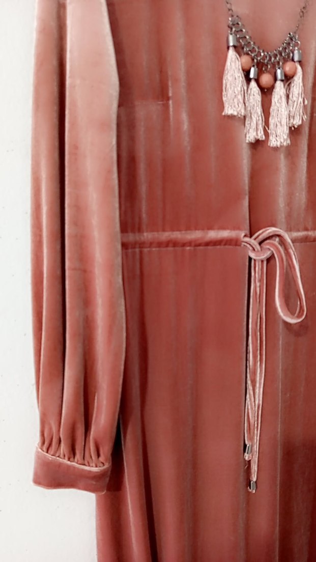 pudra rengi kadife elbise - Görsel 4