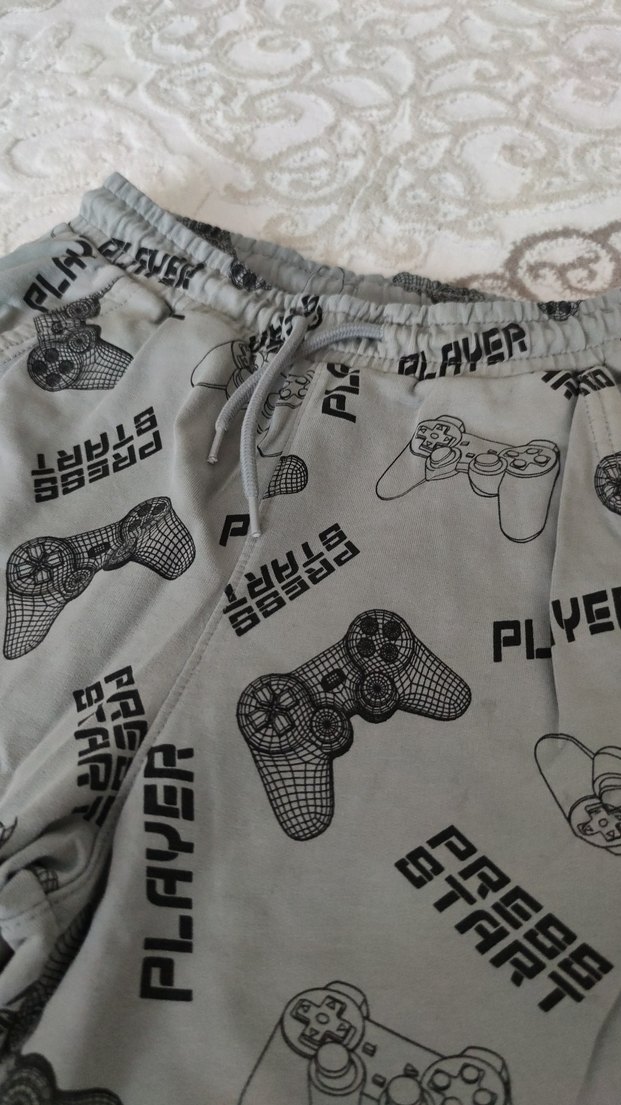 Erkek Gri Baskılı Rahat Kesim Şort - Görsel 2