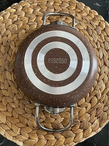 Essenso tava