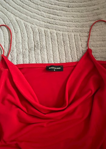 Kırmızı Drapeli Kadın Atlet - Görsel 2