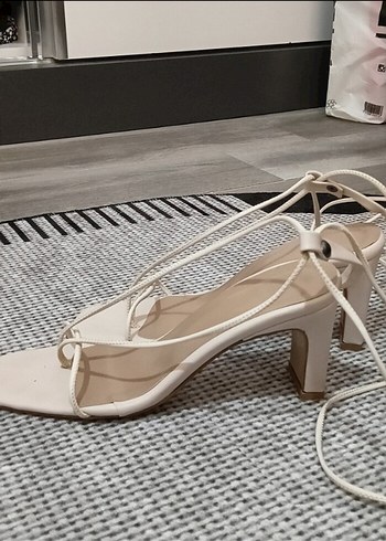Krem İnce Topuklu Kadın Sandalet - Görsel 2