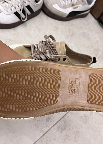 Zara Bej Dolgu Topuklu Bağcıklı Kadın Spor Ayakkabı