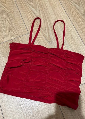 Kırmızı Pilili İnce Askılı Crop Top