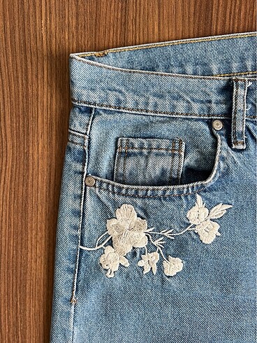 29 Beden mavi Renk İşlemeli ve Püskül Detaylı Kot Pantalon