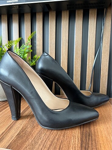 39 Beden Siyah Deri Stiletto Kalın Topuk Ayakkabı