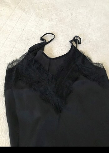 Dantel Detaylı Siyah V Yaka Mini Bluz - Görsel 2