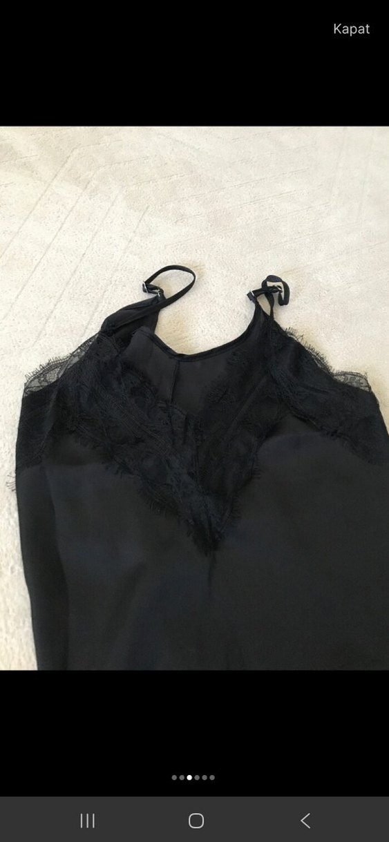 Dantel Detaylı Siyah V Yaka Mini Bluz - Görsel 2