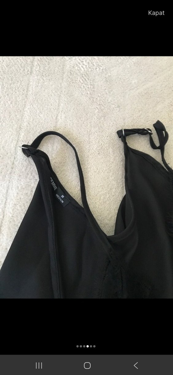 Dantel Detaylı Siyah V Yaka Mini Bluz - Görsel 3