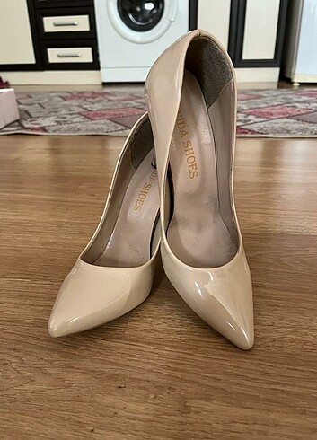 38 Beden ten rengi Renk Stiletto