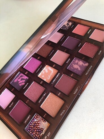 Huda Beauty Huda Beauty Naughty Far Paleti