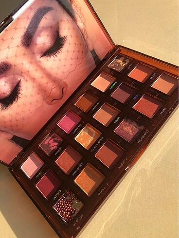  Beden Huda Beauty Naughty Far Paleti