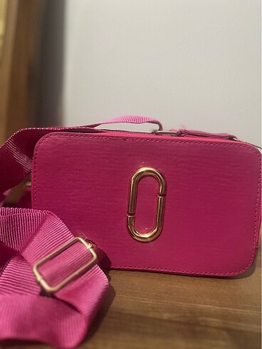 Pembe çanta