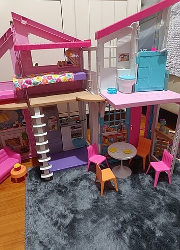  Barbie evi