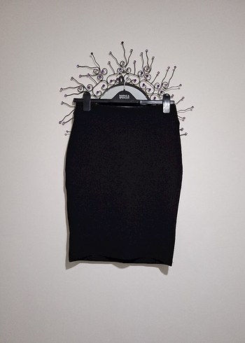 Siyah Avant-Garde Midi Kalem Etek