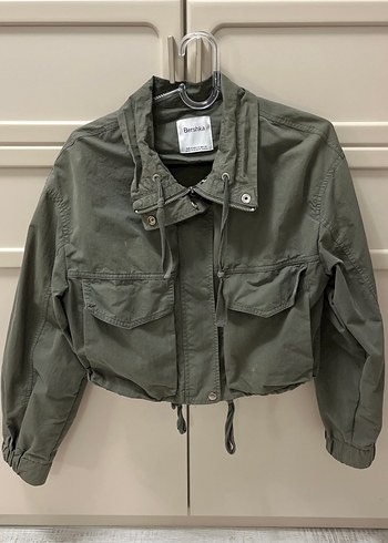 Bershka Kadın Kemerli Haki Ceket