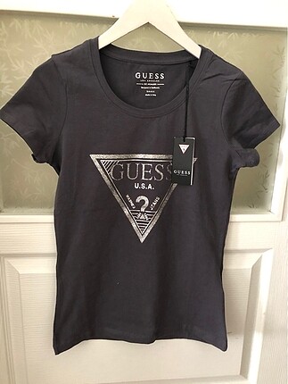 Guess tshirt S beden