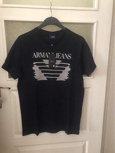 Armani tshirt L beden