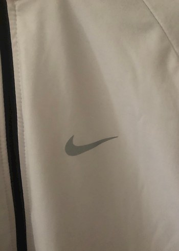 Nike Beyaz Fermuarlı kadın eşofman üst - Görsel 4