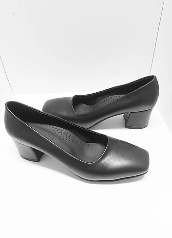 42 numara siyah cilt kadın ayakkabısı 