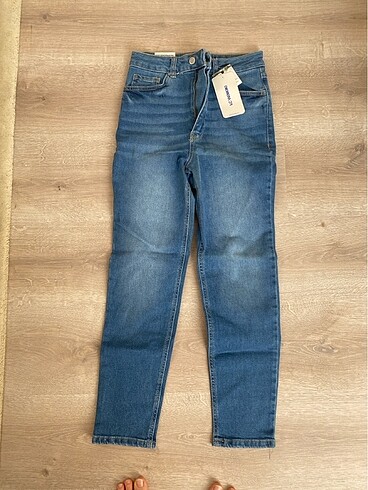 LC Waikiki Etiketli mom jean pantolon