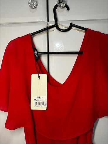 Kırmızı elbise - Görsel 4