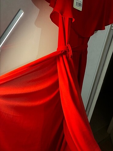 Kırmızı elbise - Görsel 6