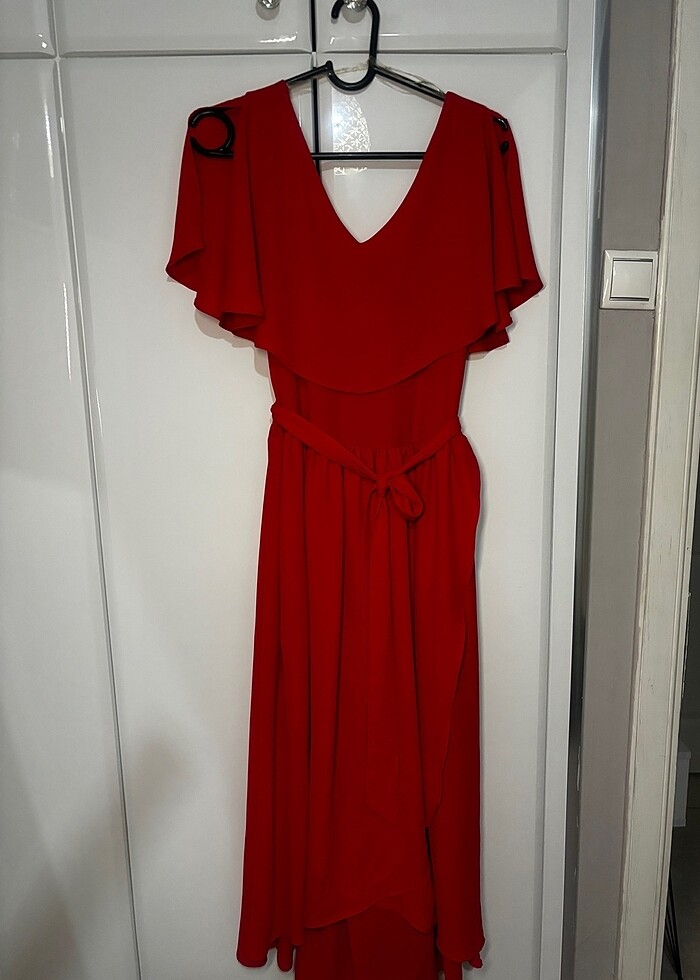 Kırmızı elbise - Görsel 2