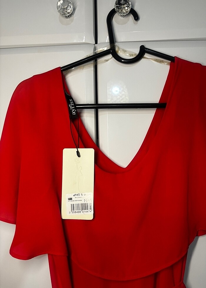 Kırmızı elbise - Görsel 4