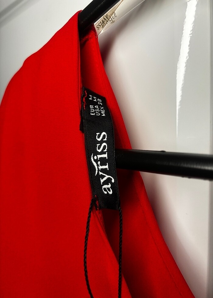 Kırmızı elbise - Görsel 5