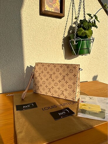 Louis Vuitton El Çantası