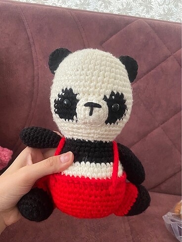 kırmızı tulumlu panda amigurumi ????