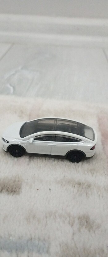  Beden Tesla Model X