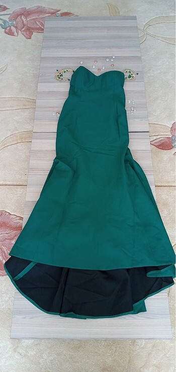 Diğer Zümrüt yeşili kuyruklu sırt dekolteli straplez abiye elbise
