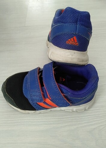 Orjinal adidas 25 numara ayakkabı yırtık sökük yok 
