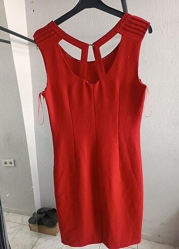 38 Beden Kırmızı mini abiye