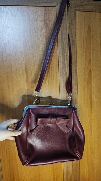 Bordo fiyonklu canta