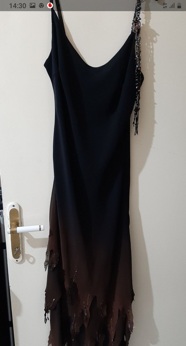 Şık ve zarif gece elbisesi. - Görsel 3