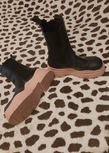 Siyah Platformlu Kadın Bot - Görsel 2