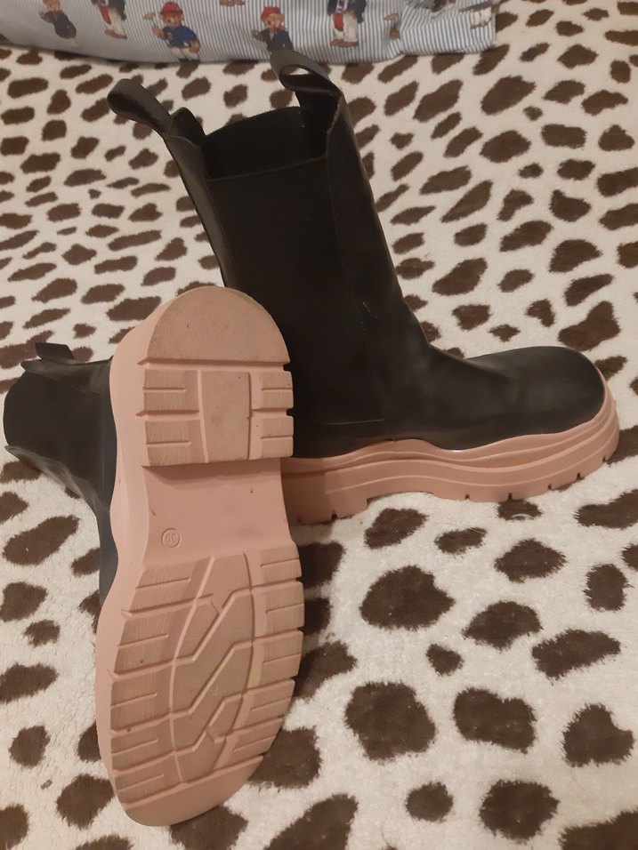 Siyah Platformlu Kadın Bot - Görsel 4