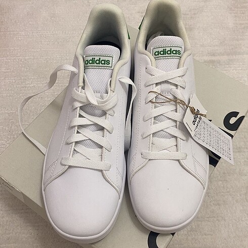 40 Beden beyaz Renk Adidas ayakkabı