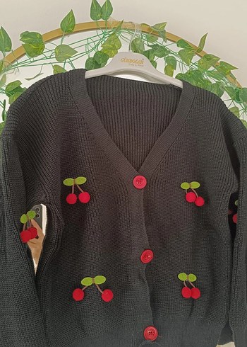 Nakışlı Siyah V Yaka Düğmeli Hırka - Görsel 2